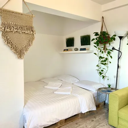 Apartment Paradise Studio In Park